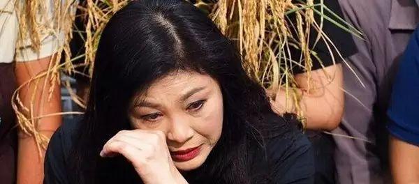 泰国总理英拉惊艳的照片,世界华人女总统