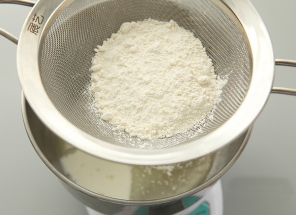 电饭煲蛋糕零失败的家常做法教程,电饭煲蛋糕的家常做法教程