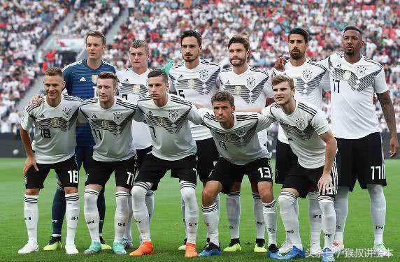 世界足球日关于足球的绘画八年级,足球图画书