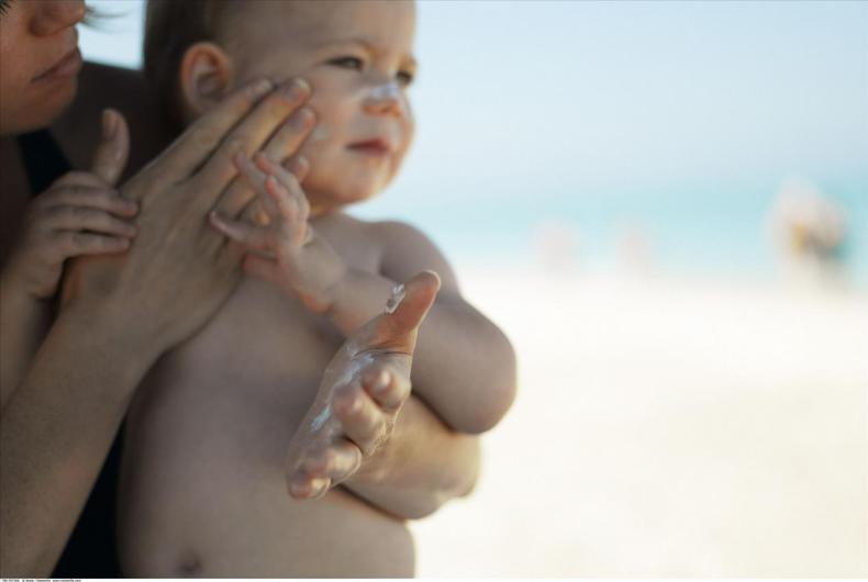 两个月的宝宝皮肤黑还能变白吗,女宝宝肤色偏黑怎么变白