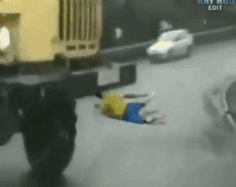 18年世界杯内马尔夸张翻滚,世界杯足球搞笑事件