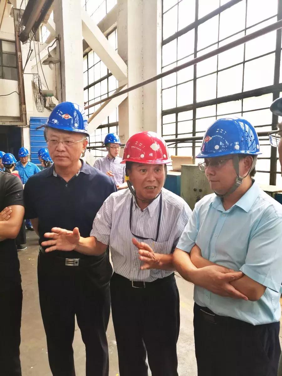 天锻成功研发蒙皮拉伸机，航空制造不再受制于人