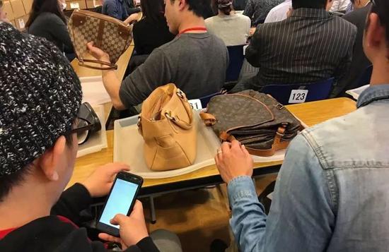怎么去二手奢侈品店鉴别包真假,如何鉴定二手奢侈品包