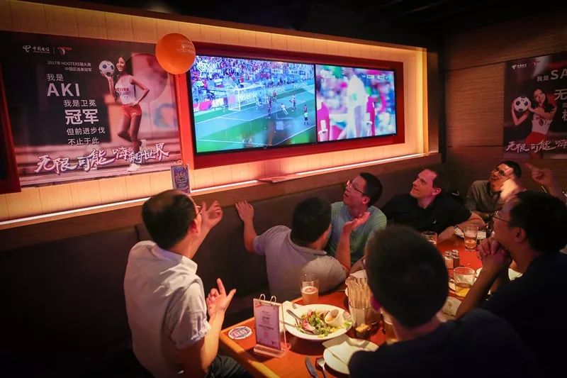 过“足”瘾，一场活色生香的跨界狂欢盛宴，就在今夏嗨翻全场！