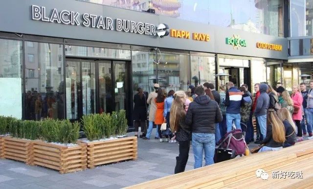 逛吃｜足球宝贝变身留俄食探笑成桃花眼跟着美女小姐姐吃遍世界杯