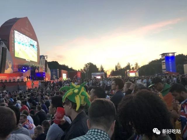 逛吃｜足球宝贝变身留俄食探笑成桃花眼跟着美女小姐姐吃遍世界杯