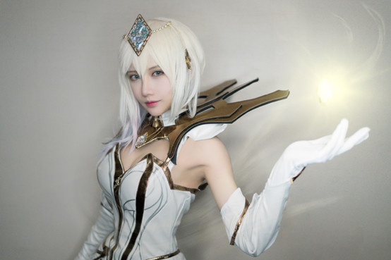 丸子带球去俄罗斯看世界杯，变身足球宝贝？网友：好大好大