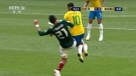 内马尔浮夸假摔完整版,内马尔花哨被犯规