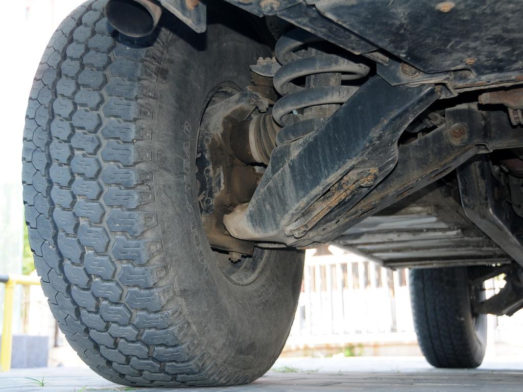 防弹越野车悍马h1皮卡,悍马h1越野车碰撞测试