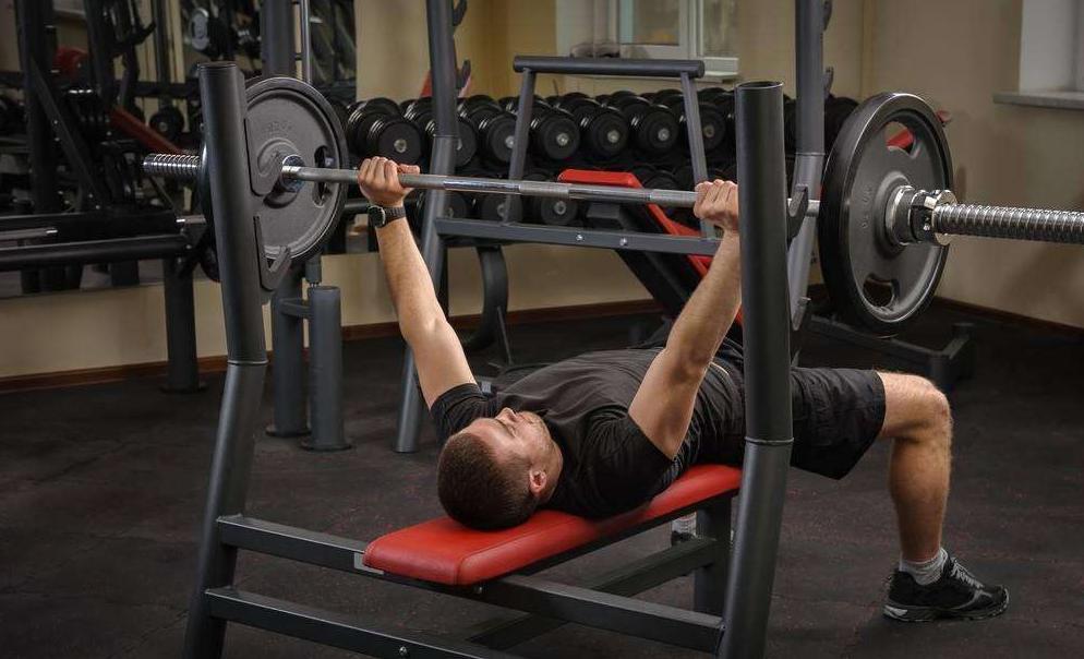 卧推完肩膀疼怎么恢复,卧推完胸肌痛怎么办