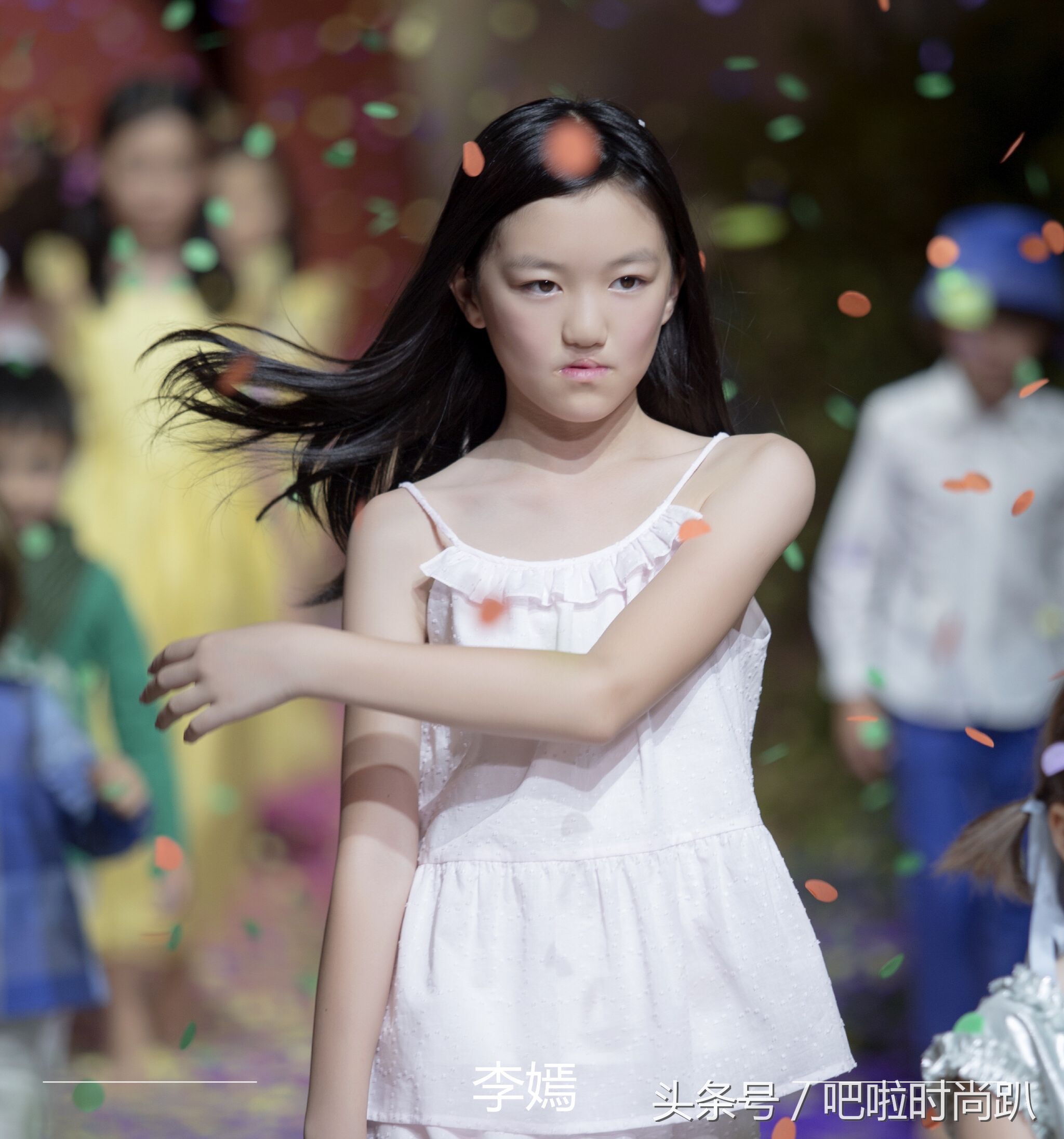 多多李嫣走秀视频完整版,多多李嫣同台走秀