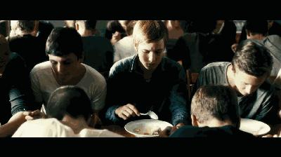 被亲人两次扔进魔窟，这片对我的伤害远超过「熔炉」