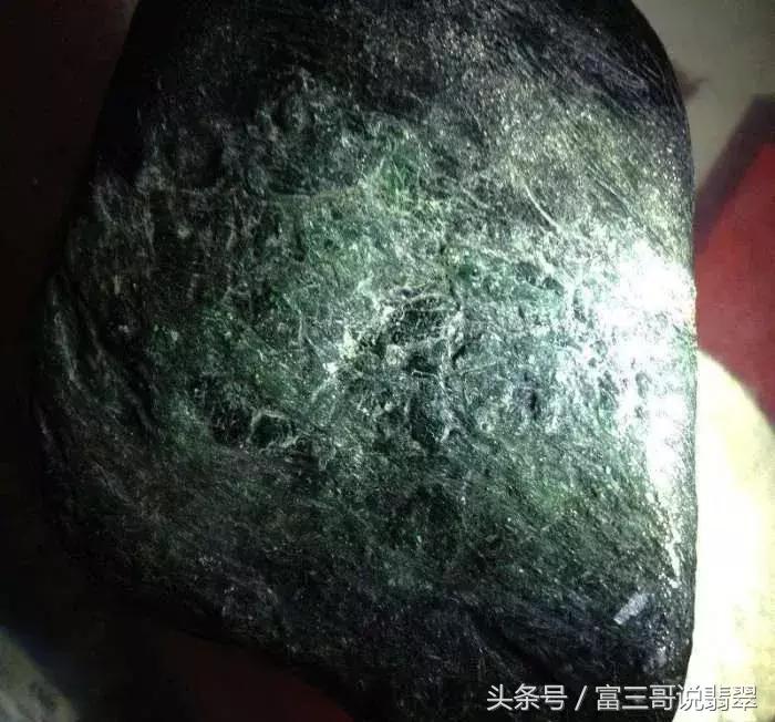 赌石应该赌什么样的翡翠原石,赌石赌的是玉还是翡翠