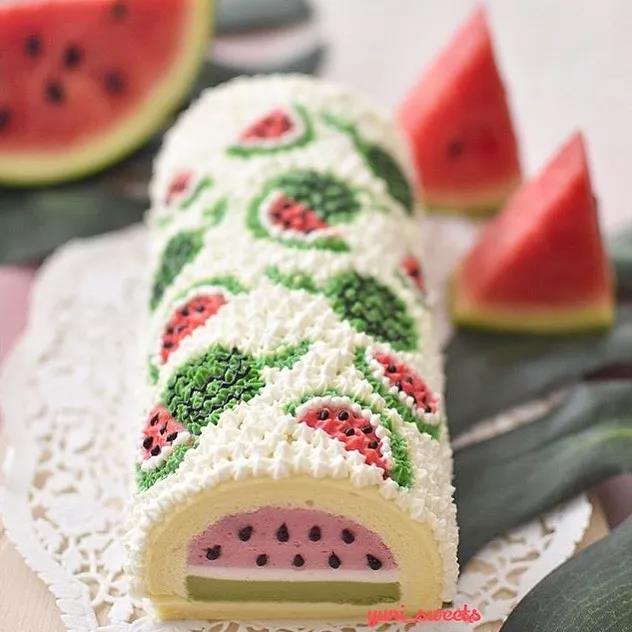 为什么蛋糕卷一出来就塌下去了,蛋糕卷断裂卷不起来的原因