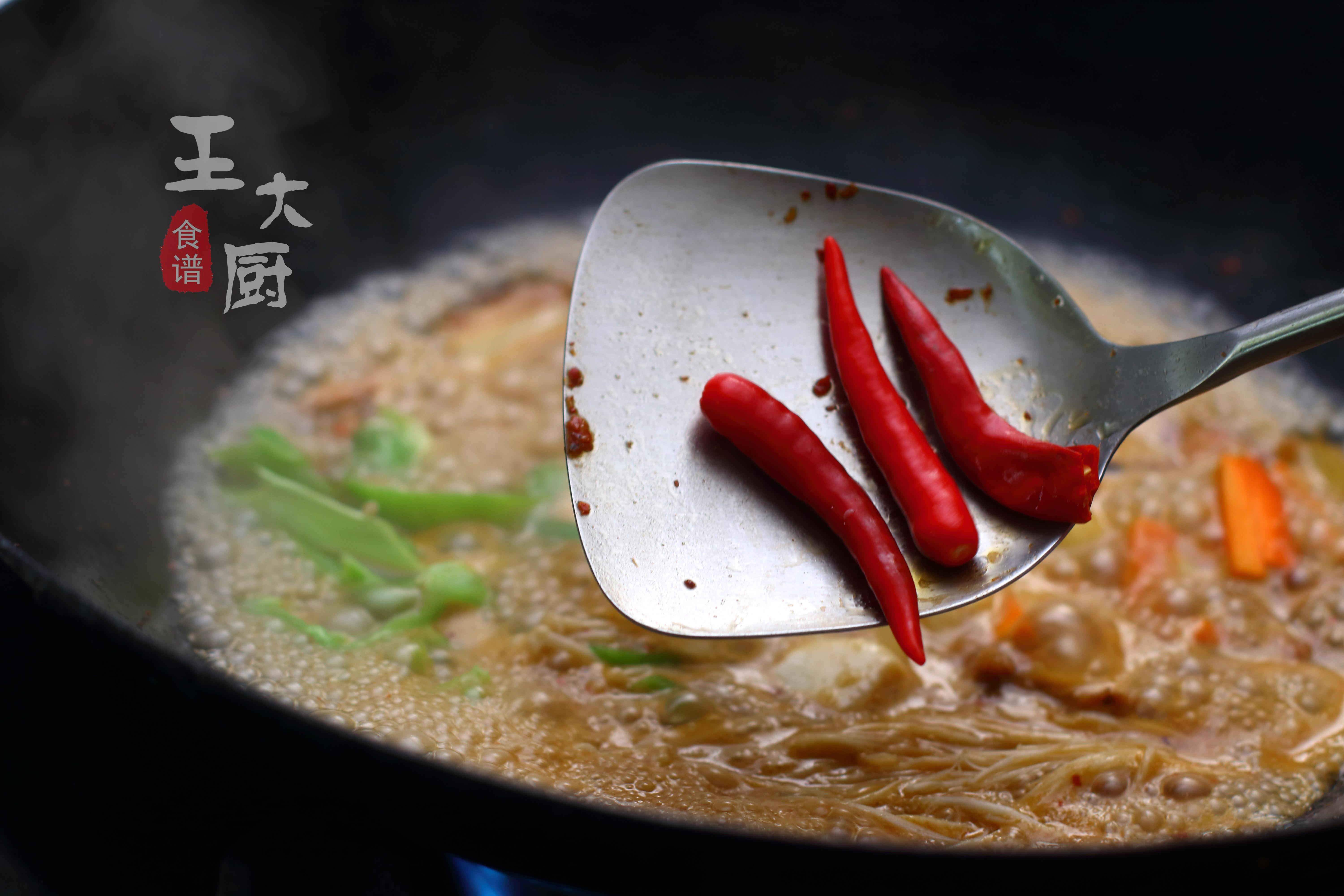 最正宗的黄焖鸡米饭，以后不用再花冤枉钱了，自己在家做好吃极了