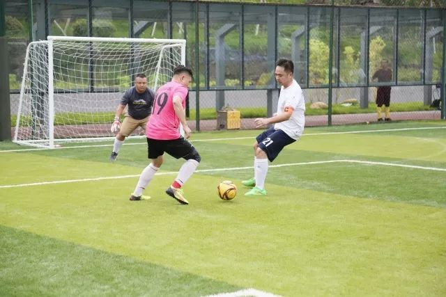 竞技绿茵,重庆高新区足球代表队