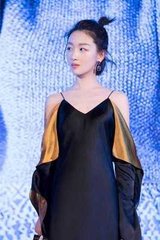 平胸是由什么决定的,平胸是生理特征吗