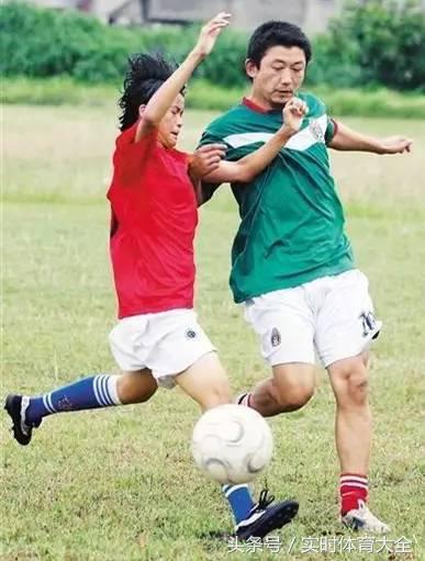 中国女孩捡球完整视频,捡球的中国女孩