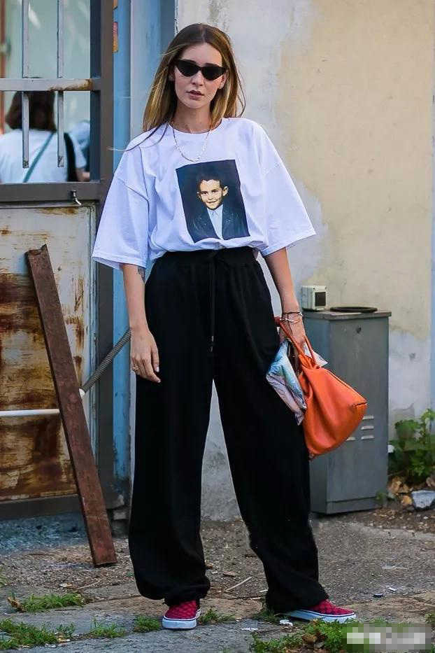 平胸是由什么决定的,平胸是生理特征吗