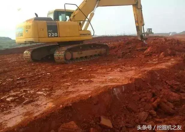 买台二手挖机开了一年只亏一点,二手挖机到底值不值得买