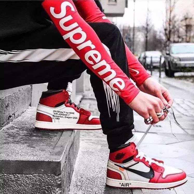 她都能买化妆品买包包，我凭啥就不能买双鞋呢？