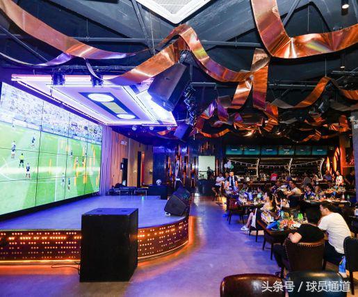 “兄弟，请问汉森贝壳球场怎么走？”