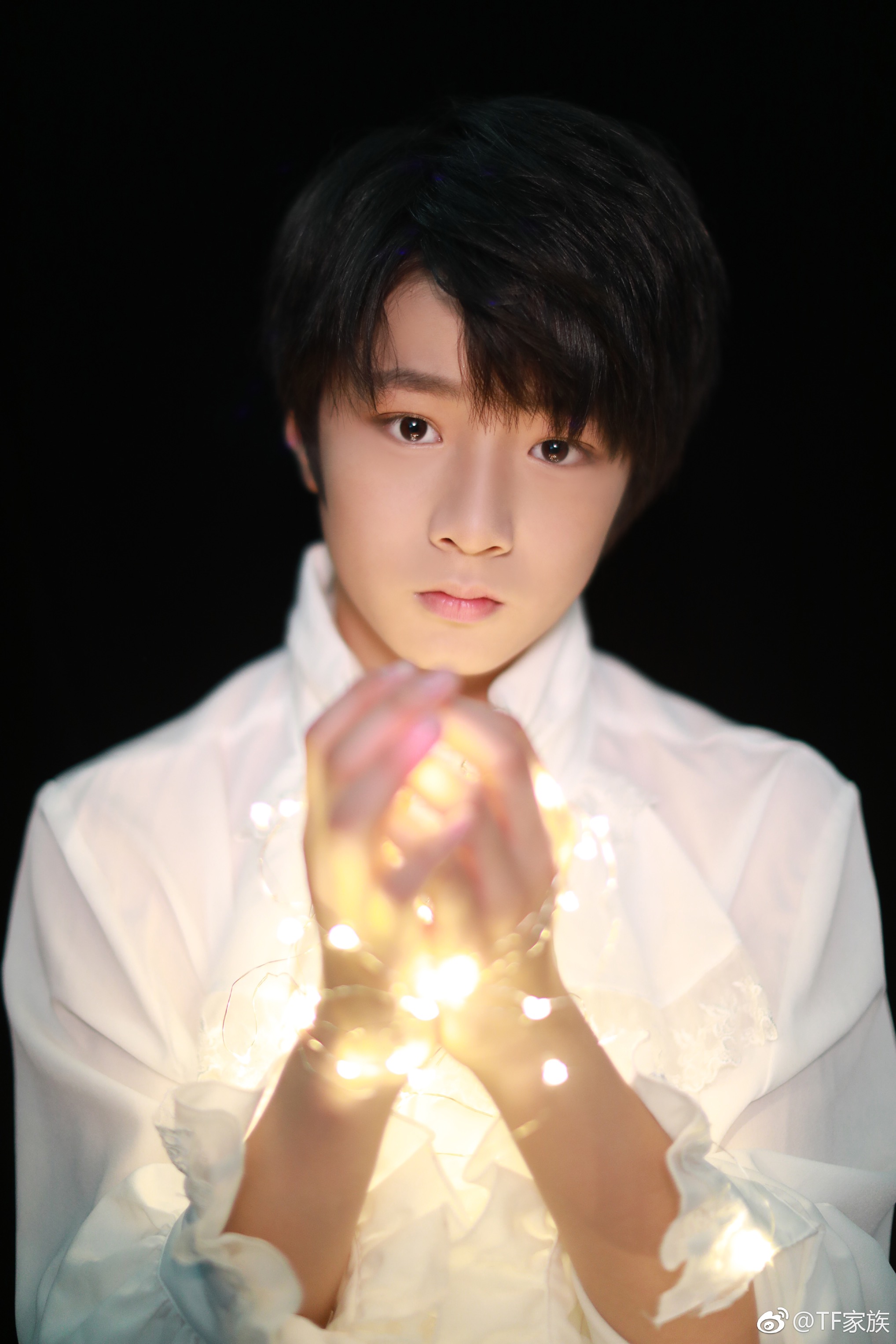 tf瀹舵棌涓変唬璇勪环鏄撶儕鍗冪幒,tfboys涓轰粈涔堝彧鏈夋槗鐑婂崈鐜哄彂灞曞ソ