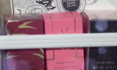 戚薇4000万的香水是怎样的 (戚薇一瓶香水抵北京一套别墅)