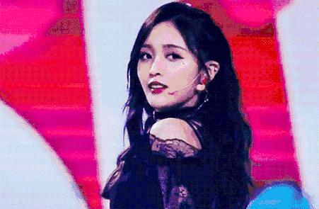 吴宣仪海南甜美穿搭,不知道怎么搭配时尚让小姐姐教你