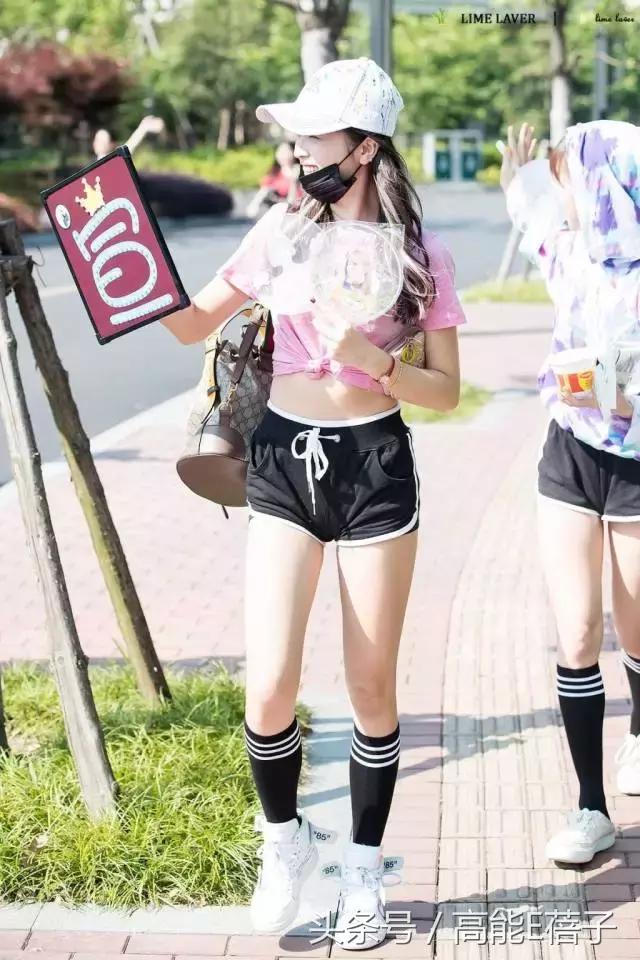 吴宣仪海南甜美穿搭,不知道怎么搭配时尚让小姐姐教你