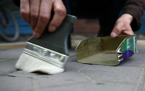 铺完地砖几个月后有裂缝了,砌完瓷砖一个月后空鼓