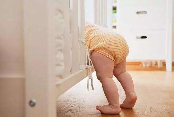 小孩臀纹不对称跛行,宝宝腿纹对称臀纹不对称做什么操