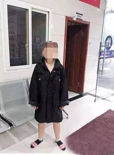 男孩跪地痛哭视频,男孩跪地哭泣的视频