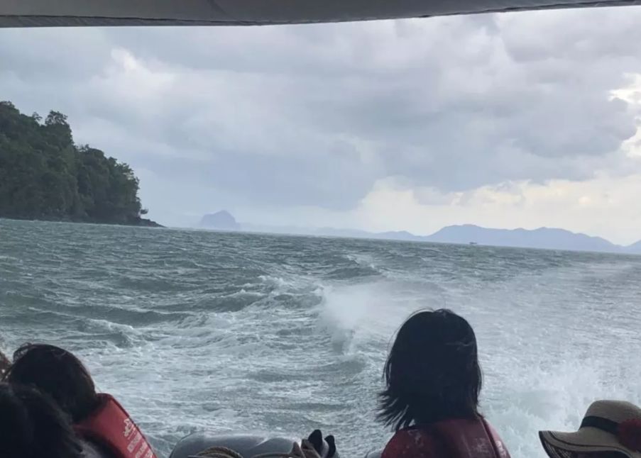 游船侧翻2人遇难,泰国普吉游船倾覆事件