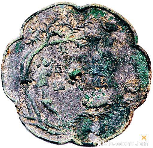 青铜镜上为什么有东南西北,青铜镜意义