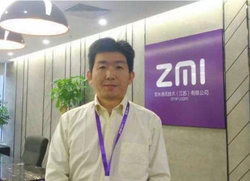 雷军介绍小米120w充电手机,雷军送小米充电宝视频