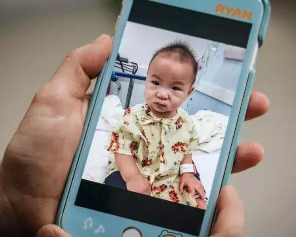 小孩在美国医院喝了杯奶,孩子喝饮料进急诊室