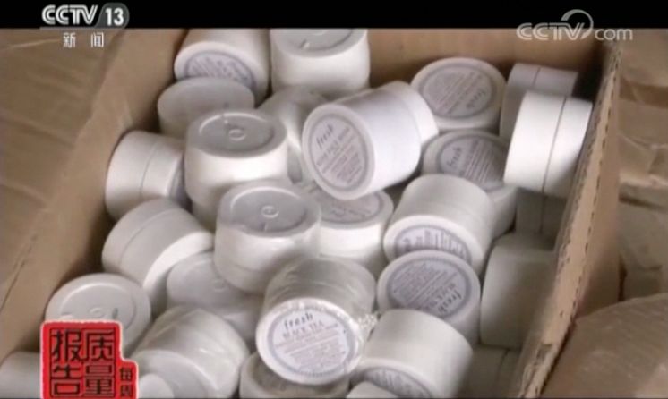 震惊!“迪奥香水”成本仅1元!这样的代购化妆品你还敢用吗?