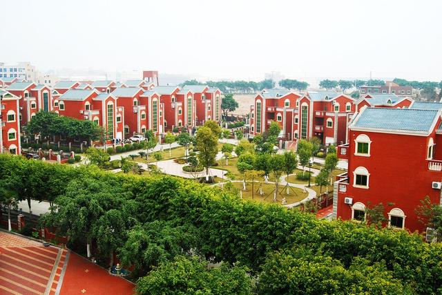 从穷镇到十强镇,从小穷到大经历了什么