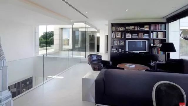 世界上最壮的足球明星,最厉害的足球明星是谁