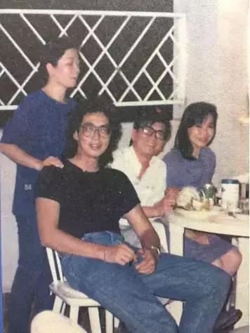 他是林夕、黄伟文共同的偶像，10年作词千首，被誉为“港乐鬼才”