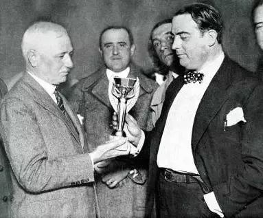 世界杯的奖杯有多重？又有什么历史？半决赛开始前这些冷知识了解一下！