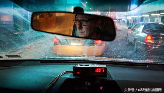 一般出租车司机一个月能挣多少,出租车司机一个月能挣多少钱