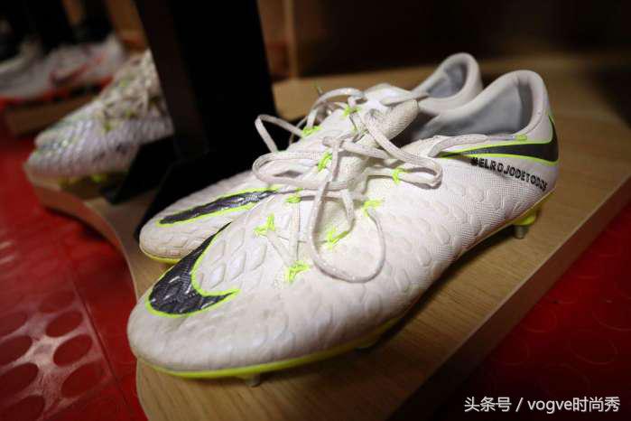 世界杯足球鞋介绍,内马尔世界杯穿的什么鞋