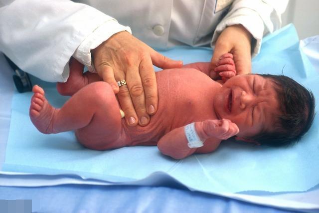 新生婴儿受过惊吓后囟门会塌陷吗,新生婴儿受到惊吓怎么办