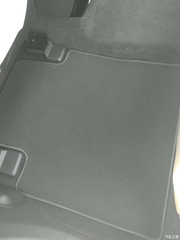 为什么要选择知名汽车脚垫品牌,原厂脚垫的优缺点