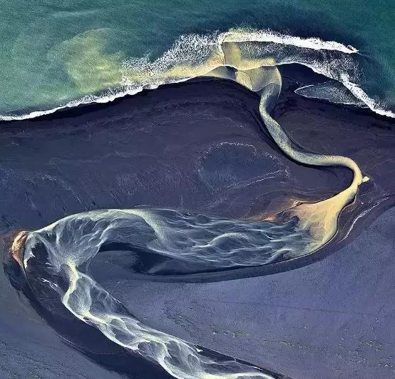 冰岛足球的风格,冰岛室内足球场