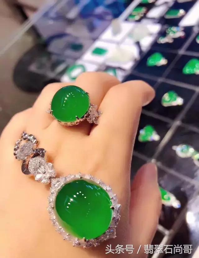 翡翠戒指的正确保养方法,翡翠吊坠保养最好方法