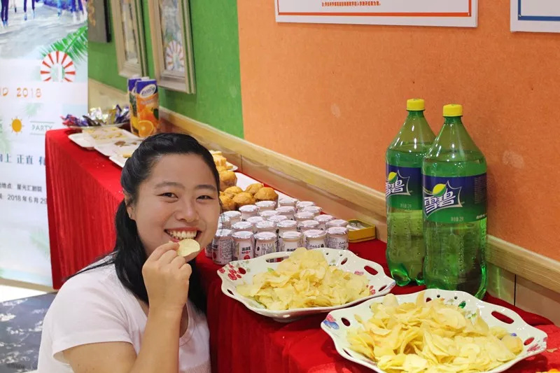 Wecare,wesupport.弗恩英语教师2018MidYearSummerParty