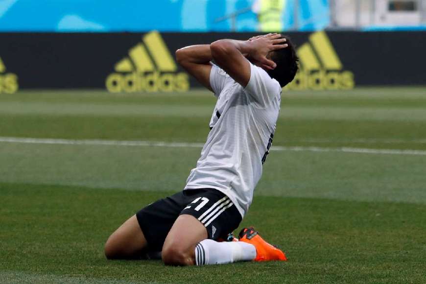 世界杯十大不可思议的失误,世界杯为什么拿头碰球